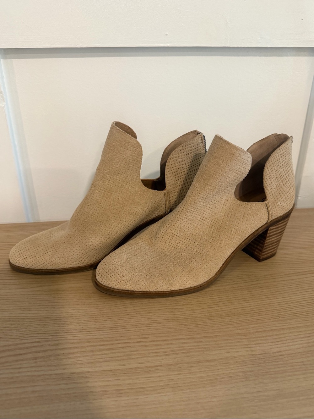 Lucky Brand Perforated Leather Ankle Booties | Beige | Block Heel | Size 7